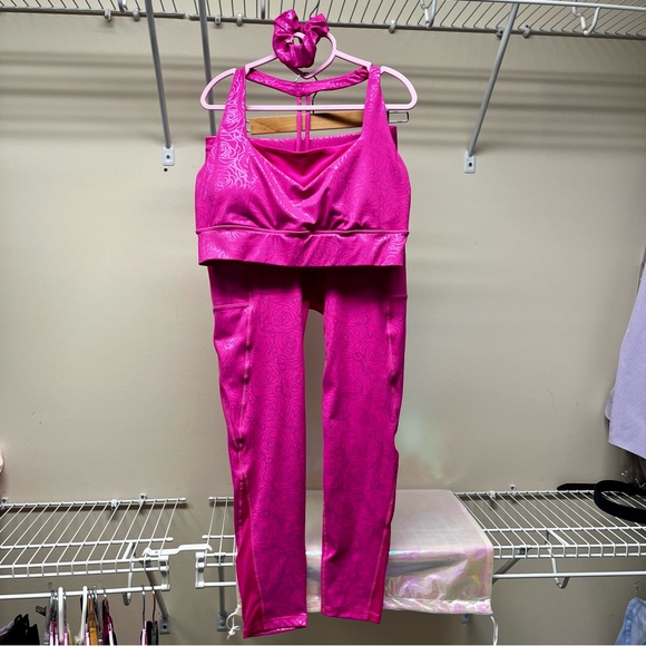 Crowned Athletics Set Aurora Pink XL bra L leggings +scrunchie Run Disney EUC 🩷👑 - Picture 7 of 16